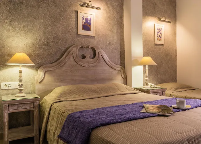Fira (Santorini) hotels near Archaeological Museum of Thera