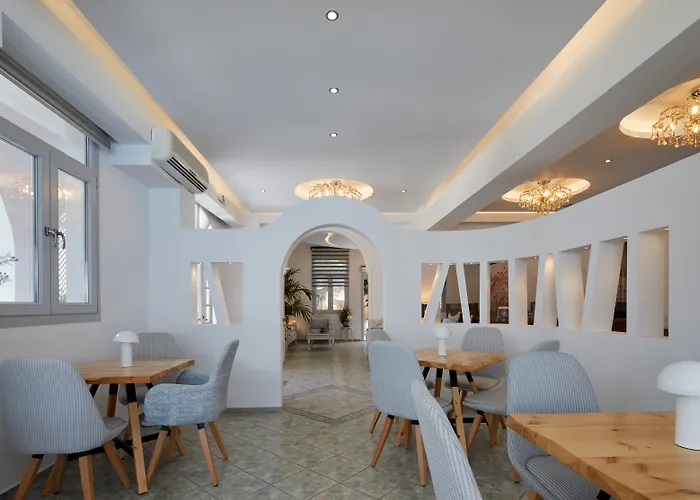 Kamari (Santorini) Resorts