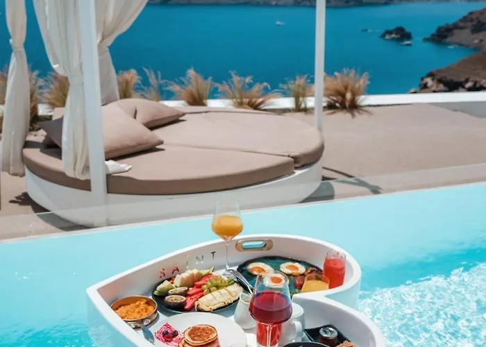 Hotels With Suites In Oia (Santorini) 