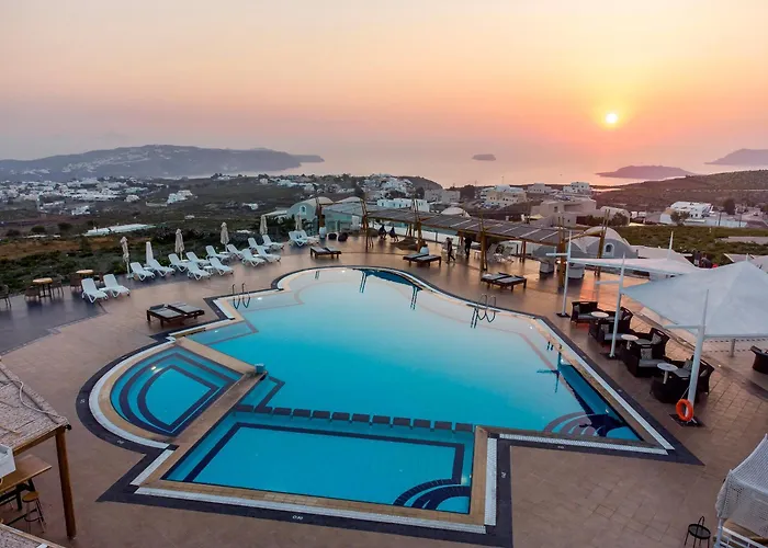 Pyrgos Kallistis hotels near Santorini Horse Riding