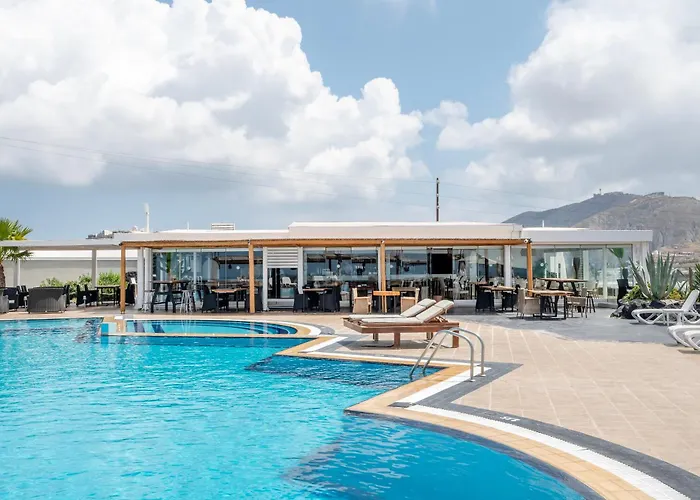 Pyrgos Kallistis hotels near Santorini Horse Riding