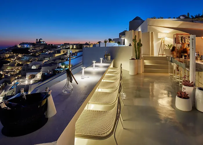 Hotels With Suites In Oia (Santorini) 