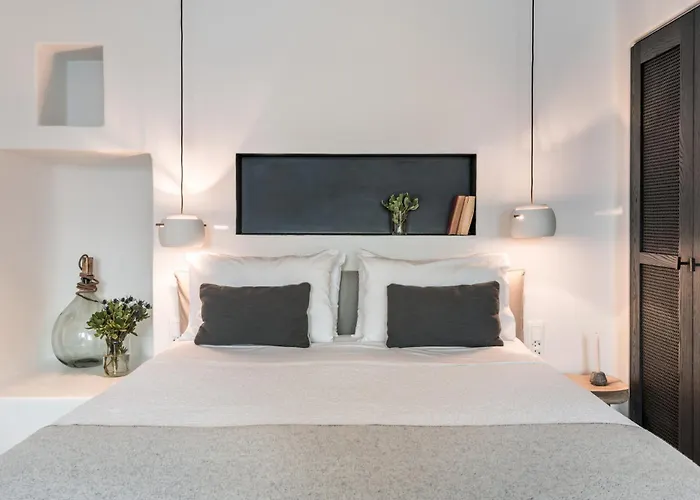 Fira (Santorini) Hotels for Romantic Getaway