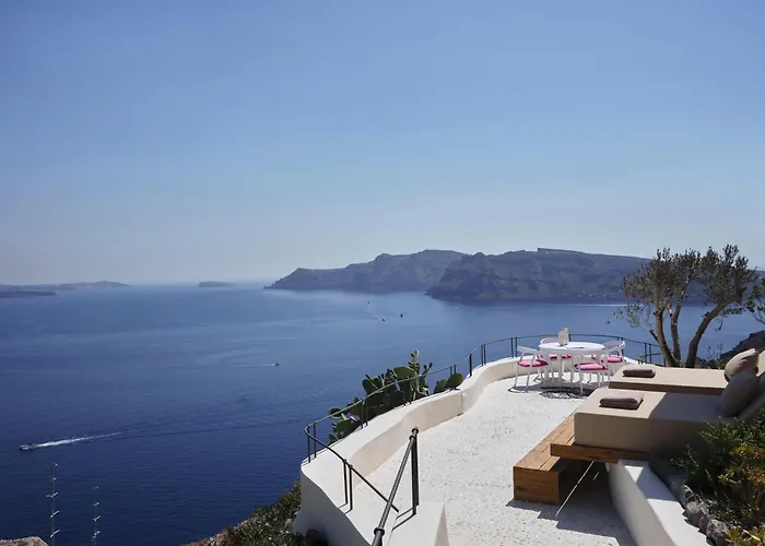 Oia (Santorini) Hotels