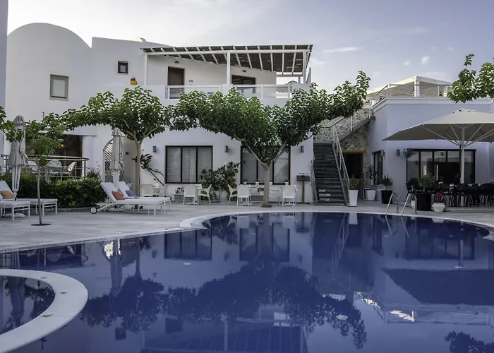 Kamari (Santorini) hotels near Perissa Black Sand Beach
