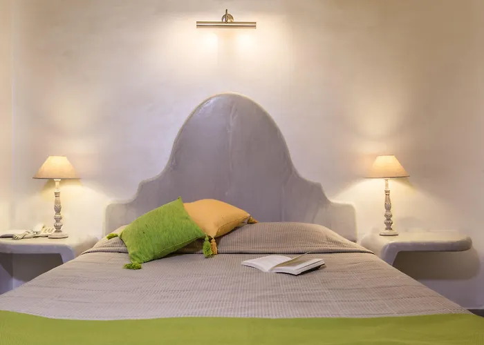 Fira (Santorini) hotels near Archaeological Museum of Thera