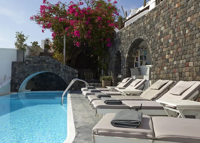 Oia (Santorini) 4 Star Hotels