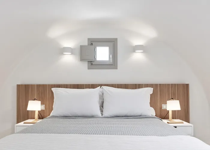 Kamari (Santorini) Hotels