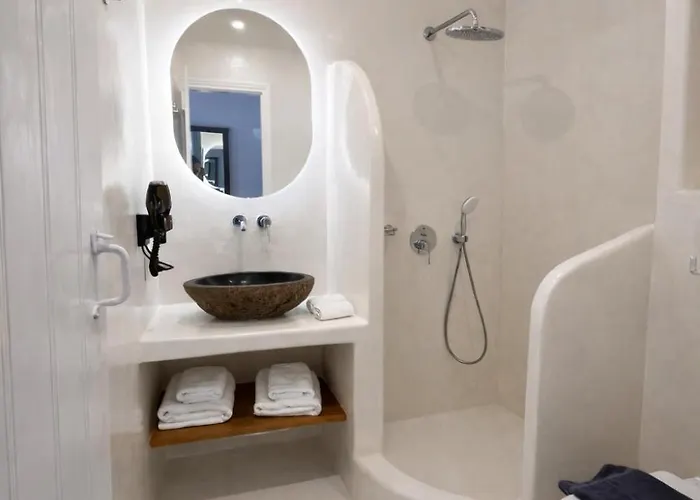 Foinikia (Santorini) Hotels