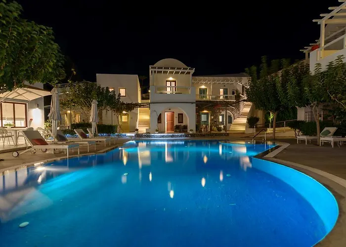 Kamari (Santorini) hotels near Perissa Black Sand Beach